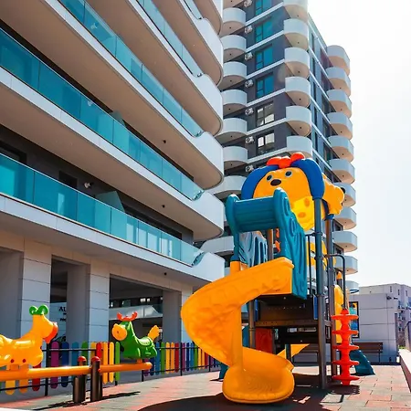 Serenity In Odyssey Pools And Parking Apartmán *