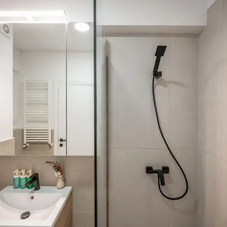 Serenity In Odyssey Pools And Parking Apartment